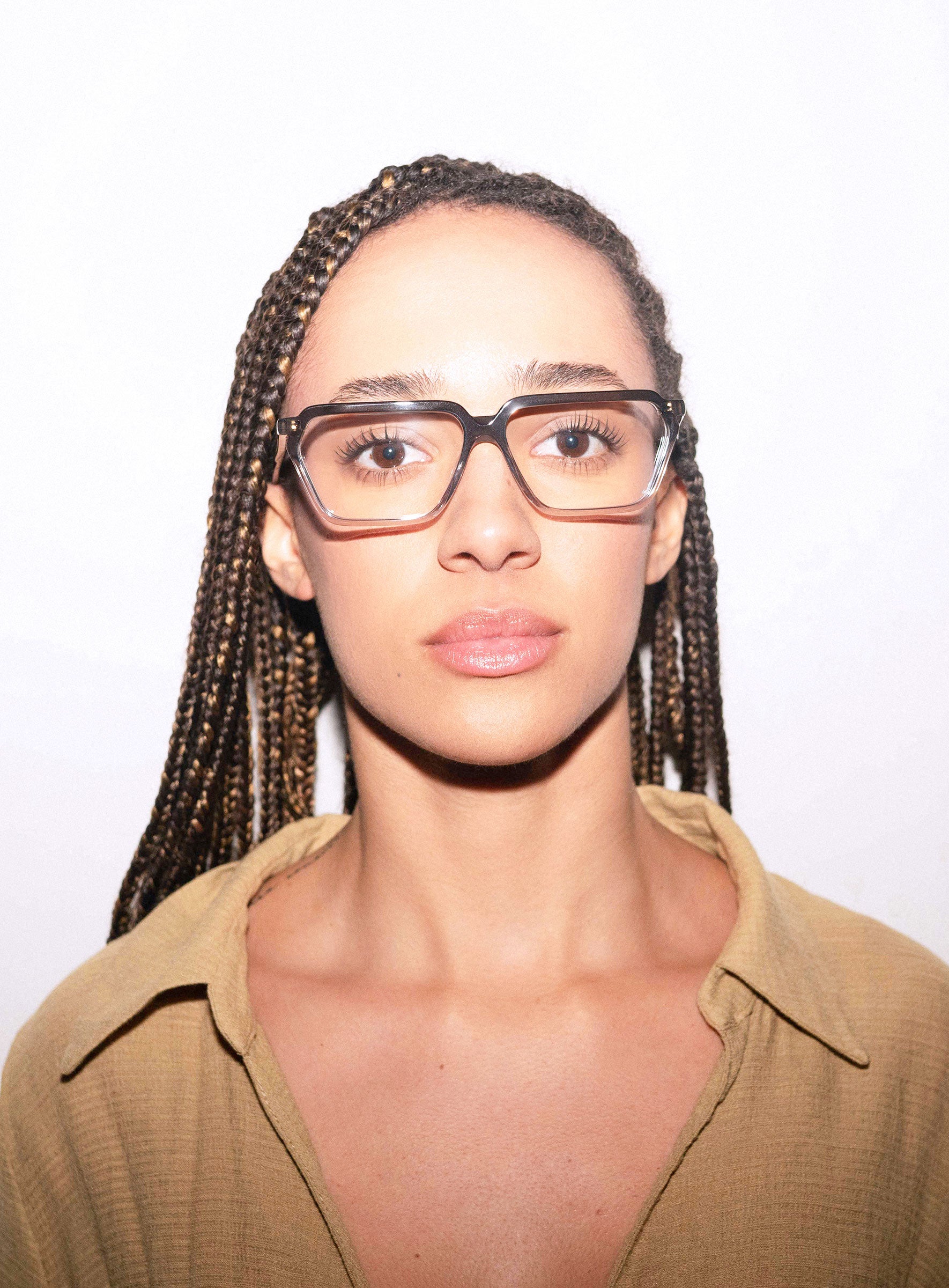 THE VISIONARY grey gradient