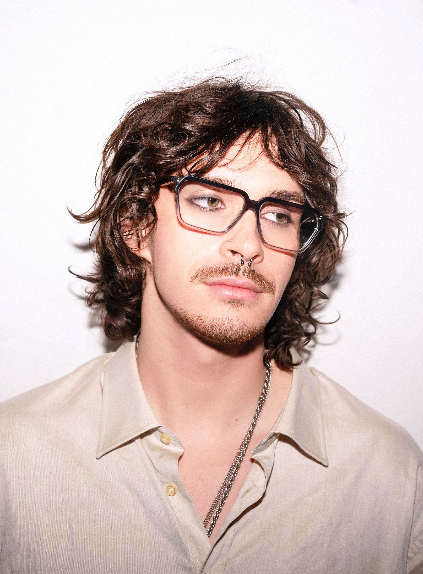 THE VISIONARY grey gradient