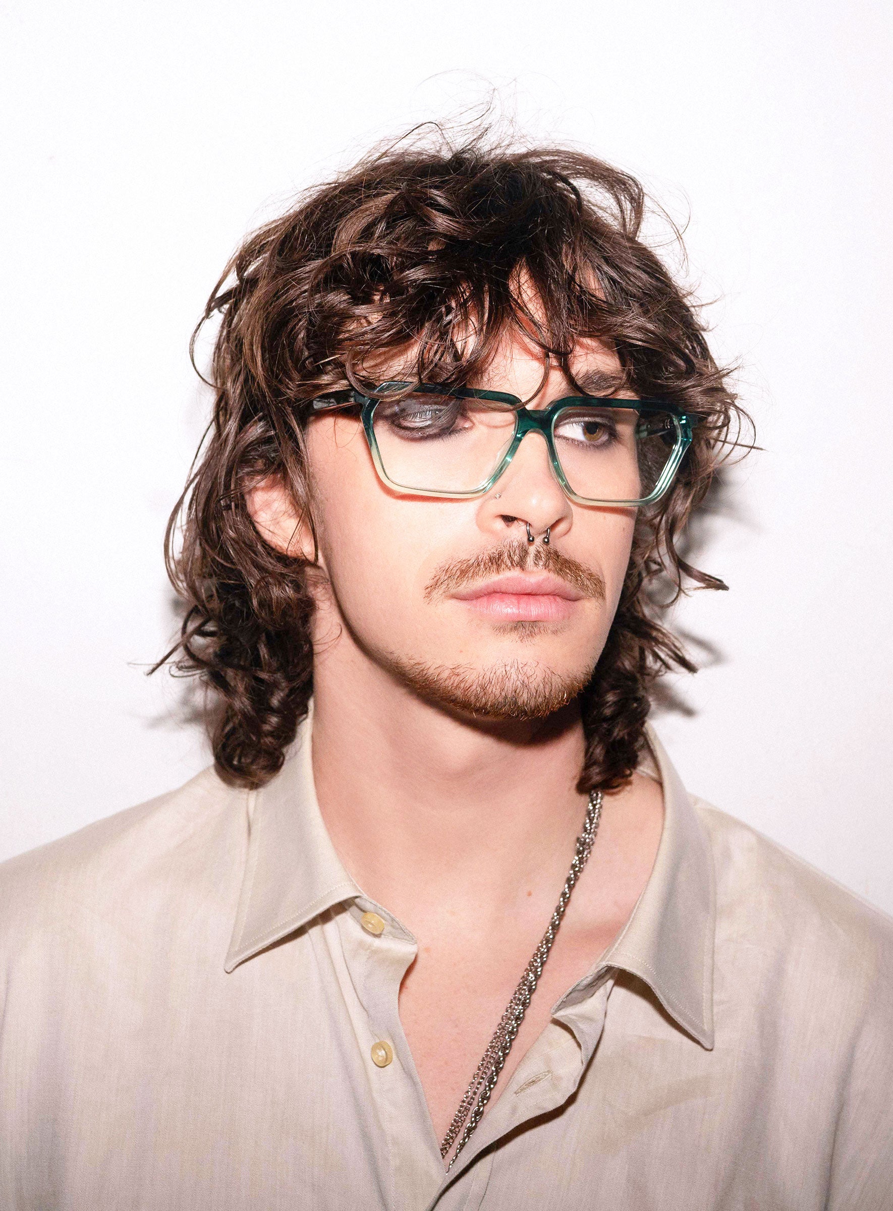 THE VISIONARY green gradient