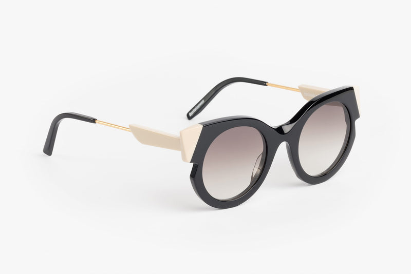 DAS MODEL Black and Cream
