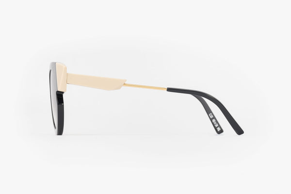 DAS MODEL Black and Cream